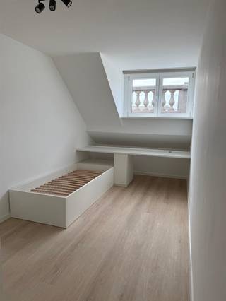 <p><span>For rent: Student room in Kortrijk Doorniksestraat 63</span></p><p><span>Are you looking for a cozy and practical student room in the heart of Kortrijk?<br />Then this room in </span><span>Doorniksestraat 63</span><span>is </span><span> ideal for you!</span></p><p><span>Central location: within walking distance of colleges, university, stores, train station and entertainment venues.<br />Comfortable room with everything you need to study and relax peacefully.<br />Common facilities are well maintained.</span></p><p><span>Address: Doorniksestraat 63, Kortrijk<br />Rent: </span><span>550per month</span><span> (excl. depending on utilities, syndic fees, maintenance of common parts)</span></p><p><span>Perfect for students who like to </span><span> live</span><span>close to </span><span>all facilities</span><span> while staying in a pleasant environment.</span></p><p><span>Interested? Feel free to contact us for more information or a viewing!</span></p><p><span> </span></p>