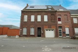 Deze ruime woning is gelegen in Wevelgem en werd de voorbije jaren grondig aangepakt, met een nette en verzorgde uitstraling doorheen het hele...
