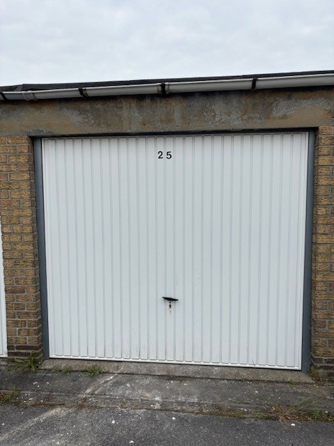 centraal gelegen, gemetste garage in garagecomplex (er zijn er nog 6 beschikbaar en worden individueel verkocht) - photo 3