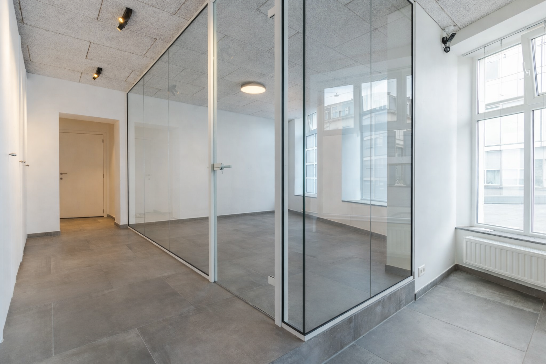 Commercial for rent in Ghent - photo 3