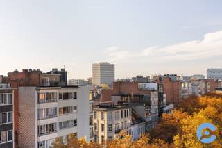 Zeer centraal gelegen in 2018, vind je dit zonovergoten penthouse appartement met 2, mogelijks 3, slaapkamers.Het levendige Groenkwartier met tal van...
