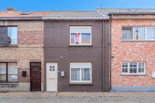 Cette charmante maison mitoyenne prête à emménager est située dans un emplacement privilégié, dans le centre de Middelkerke, à proximité de la...