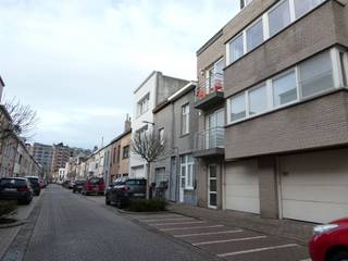 Verschillende motostaanplaatsen te huur in een klein gebouw in een residentiële buurt vlakbij de Grote Markt en de Jachthaven. De...