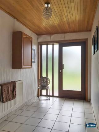 Op zoek naar het gemak en comfort van wonen op één niveau? Deze gelijkvloerse woning, ideaal gelegen langs de Oude Baan in Maasmechelen, biedt...