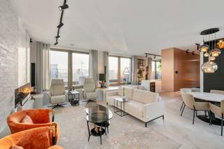 Exclusieve penthouse met waterzicht, luxe afwerking en XXL-terrassenDeze uitzonderlijke penthouse bevindt zich op een toplocatie in Antwerpen, waar...