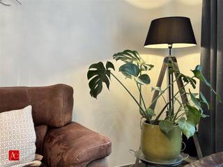 <p>In de Fabriekstraat in Kallo wacht een charmante en verrassend <strong>ruime</strong> <strong>gezinswoning</strong> op nieuwe bewoners. <br />Met 195 m² woonoppervlakte, <strong>vier slaapkamers</strong> en een zonnige <strong>tuin</strong> met <strong>terras</strong> en pergola is dit een ideale thuis voor wie ruimte, licht en een leuke tuin belangrijk vindt.</p><p>Binnen geniet je van een lichtrijke leefruimte die meteen een gevoel van ruimte en rust brengt. De moderne, <strong>praktische keuken</strong> sluit hier perfect op aan en biedt een mooi zicht over de <strong>tuin</strong>. <br />Buiten vind je een aangename tuin, voorzien van een groot <strong>terras met pergola</strong> én een zeer groot tuinhuis. Het tuinhuis (28 m²) vormt de ideale plek voor handige Harry's of hobbyisten en is bereikbaar met de fietsen. </p><p><br />Op de eerste verdieping vindt u een ingerichte badkamer met dubbele lavabo en ligbad met douchescherm, alsook een apart toilet. Op deze verdieping zijn tevens twee volwaardige slaapkamers aanwezig. De tweede verdieping is toegankelijk via een vaste trap en telt opnieuw twee slaapkamers. Tot slot is er nog een goed geïsoleerde zolderruimte, bereikbaar via een zoldertrap.  </p><p>Dankzij het EPC-label C (nét geen B) is deze woning <strong>energiezuinig</strong> én vrij van renovatieplicht — een zorg minder voor de toekomst. Een kleine installatie zonnepanelen brengt dit resultaat zelfs meteen terug naar energielabel B.</p><p>Een instapklare woning op een goede locatie, perfect voor wie meteen wil verhuizen en genieten.</p><p>Plan vandaag nog jouw tijdslot in tijdens de eerste bezoekdag. Dat kan eenvoudig via onze online <strong>bezoekplanner</strong>.</p><p>https://www.acvastgoed.be/nl/te-koop/kallo/huis/instapklare-eengezinswoning-met-4-slaapkamers/3740/</p>