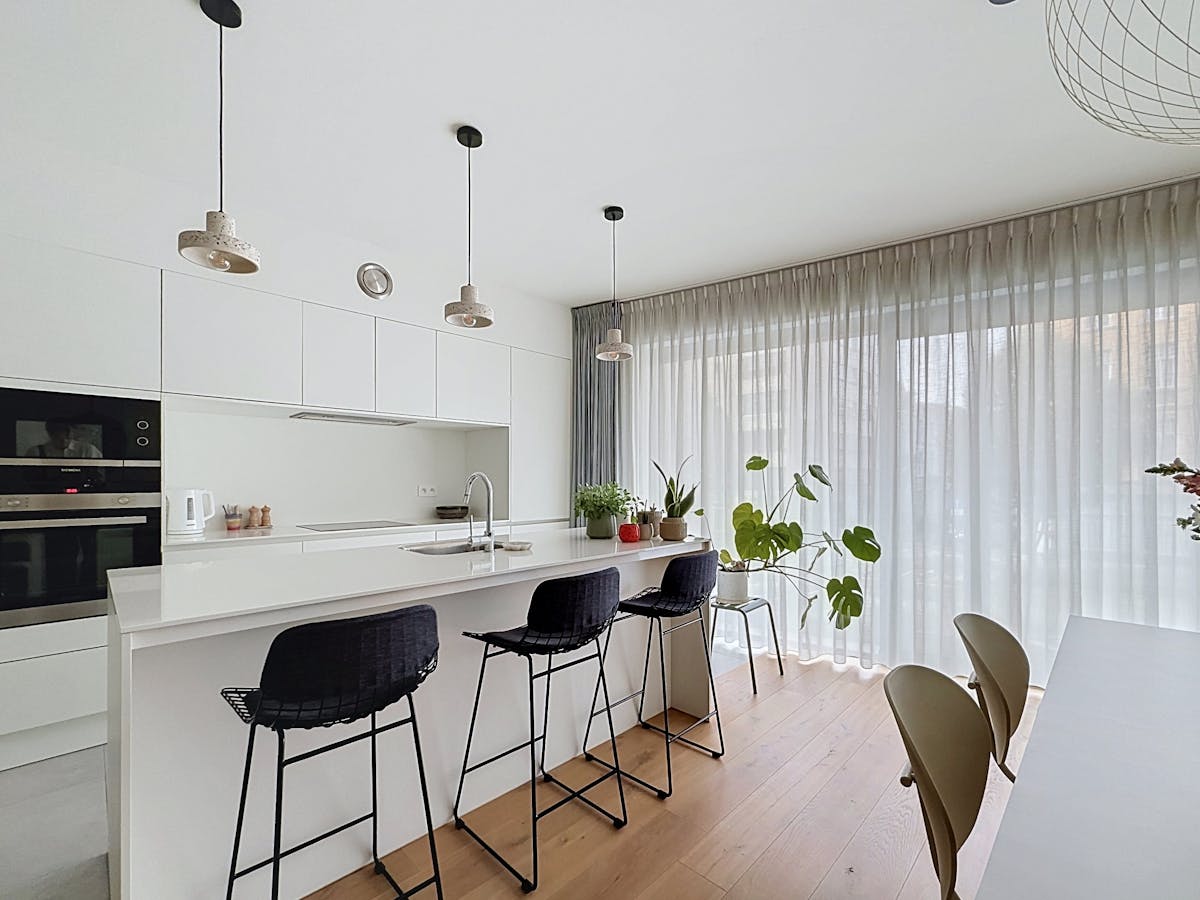 Lichtrijk appartement met 2 slaapkamers te huur in Berchem - foto 4