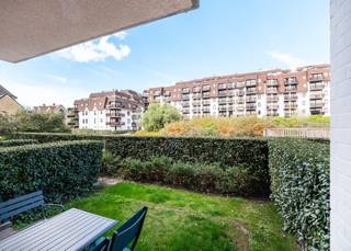 Instapklaar appartement met tuintje te koop aan Ster Der Zee.Op de gelijkvloers verdieping van de residentie Koksijde Promenade (blok Y) vinden we...