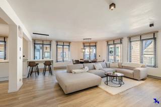 Welkom in Hamme!Op zoek naar ruimte en flexibiliteit in het centrum van Hamme? Deze gerenoveerde duplex (153 m²) combineert comfort en afwerking op...