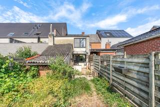Met een centrale ligging, veel ruimte en potentieel, biedt deze woning heel wat mogelijkheden.De woning is deels gerenoveerd, zo zijn er voldoende...
