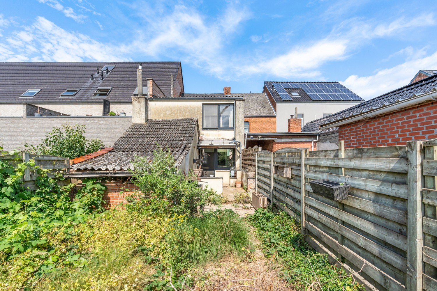 Deels gerenoveerde rijwoning met 4 slaapkamers vlakbij centrum Paal - foto 3