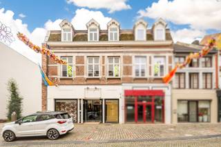 Gelegen in het meest bruisende gedeelte van de winkelstraat van Tongeren, biedt dit karaktervolle pand tal van mogelijkheden. Het gebouw,...