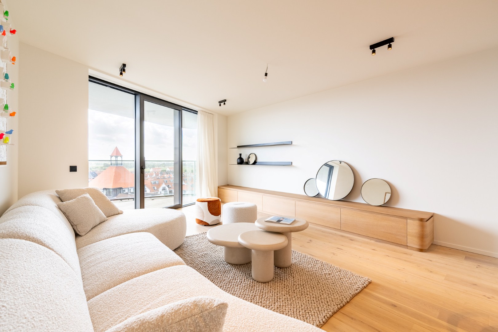 Appartement très conviviale et luxueux avec vue panoramique et terrasse ensoleillée. - photo 2