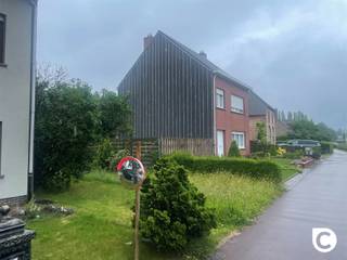 <p><span>Bouwgrond voor gesloten bebouwing op een gunstige locatie in Aartselaar</span></p><p><span> </span></p><p><span>Op een boogscheut van het centrum van Aartselaar bevindt zich deze bouwgrond van 206,67 m², geschikt voor het realiseren van een gesloten bebouwing.</span></p><p><span>De ligging combineert de nabijheid van het dorpscentrum met een vlotte bereikbaarheid van winkels, scholen, openbaar vervoer en belangrijke verbindingswegen.</span></p><p><span>Een bijkomende troef is dat er geen bouwverplichting geldt. U bepaalt dus zelf wanneer u uw bouwproject wenst te realiseren.</span></p><p><span>Een interessante opportuniteit voor wie op zoek is naar een bouwgrond op een centrale locatie in Aartselaar.</span></p><p><span> </span></p><p><span>De volledige bouwvoorschriften zijn te verkrijgen via ons kantoor 03 449.49.77 of via mail: david@coprimmo.be </span></p><p><span> </span></p>