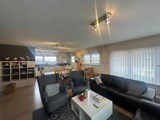 Cet appartement spacieux avec sous-sol offre un agencement confortable et fonctionnel avec beaucoup de lumière naturelle. Au rez-de-chaussée se...