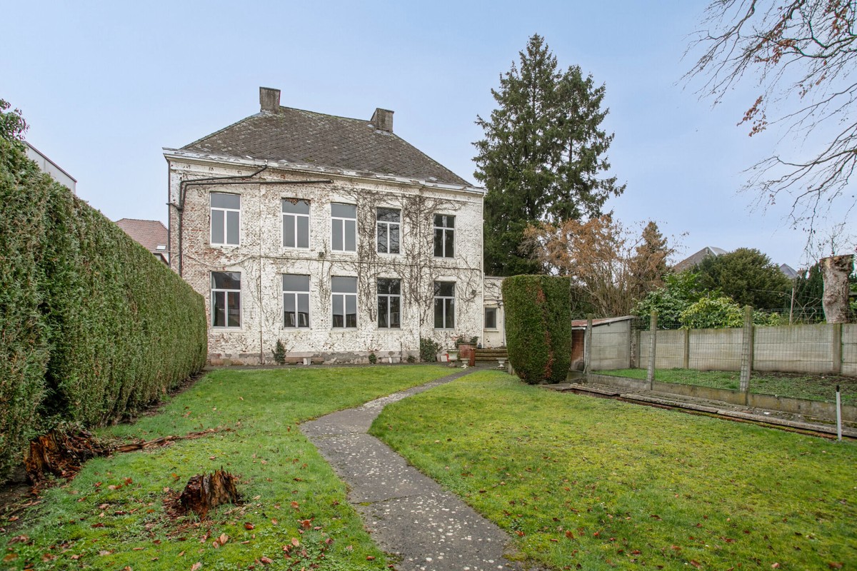 Statig herenhuis in het hart van Brakel - foto 1