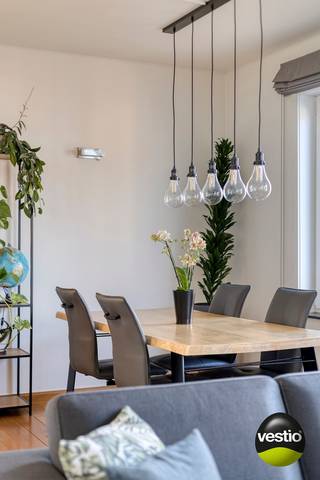 Dit instapklare en lichtrijke appartement heeft een bewoonbare oppervlakte van 77 m² en beschikt over 2 slaapkamers. Het bevindt zich op de...