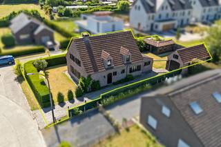Ruime gezinswoning met 4 slaapkamers, 2 badkamers en zongerichte tuin in kindvriendelijke wijk.Gelegen in een rustige doodlopende straat in een...