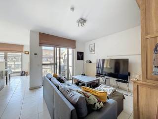 Het appartement bevindt zich te Nieuwpoort 36 in Gent, op 5 minuten wandelen van het stadscentrum, waardoor u alle noodzakelijkheden zoals winkels, scholen,.. vlot kan bereiken te voet, met de fiets of met het openbaar vervoer. Indeling van het appartement: Inkom - leefruimte - open keuken - berging - terras 1 - terras 2 - slaapkamer 1 - badkamer - slaapkamer 2 - toilet - ondergrondse kelderberging.De gemeenschappelijke kosten, onder de vorm van een provisie, bedragen 75,00 EUR/maand en dienen voor het onderhoud van de gemeenschappelijke delen alsook een voorschot op het privatief verbruik van water.Beschikbaar vanaf 01/07/2026, maar ook mogelijk vanaf 01/06.