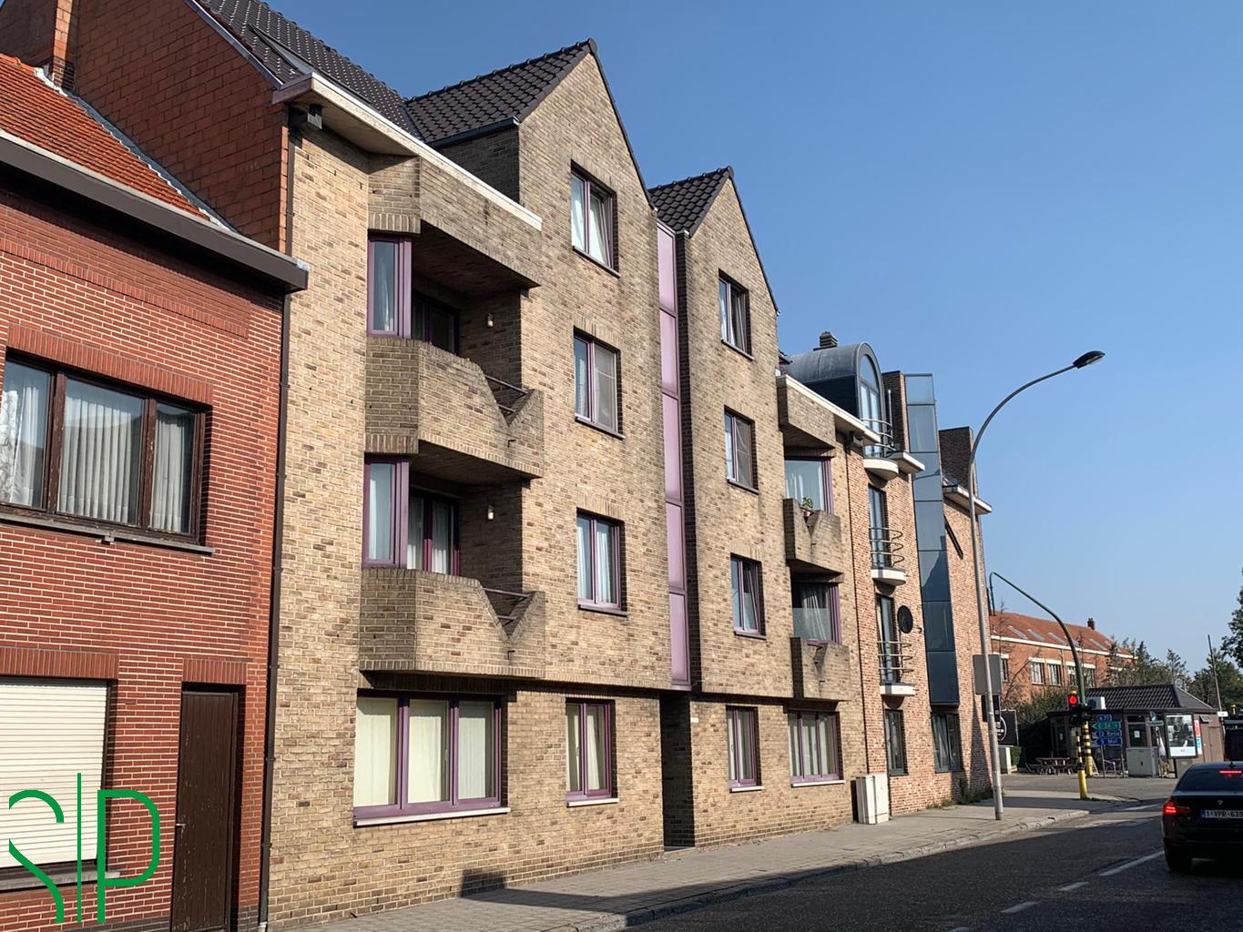 Centraal gelegen afgesloten garagebox met kantelpoort. - foto 2