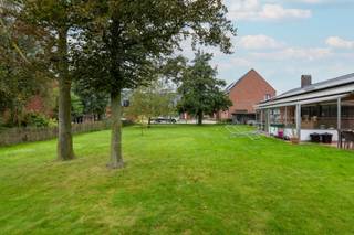 Dit prachtig en ruim perceel ligt op prachtige locatie op wandelafstand van de Brugsesteenweg.Geniet van de voorwaarden tot afbraak van de bestaande...