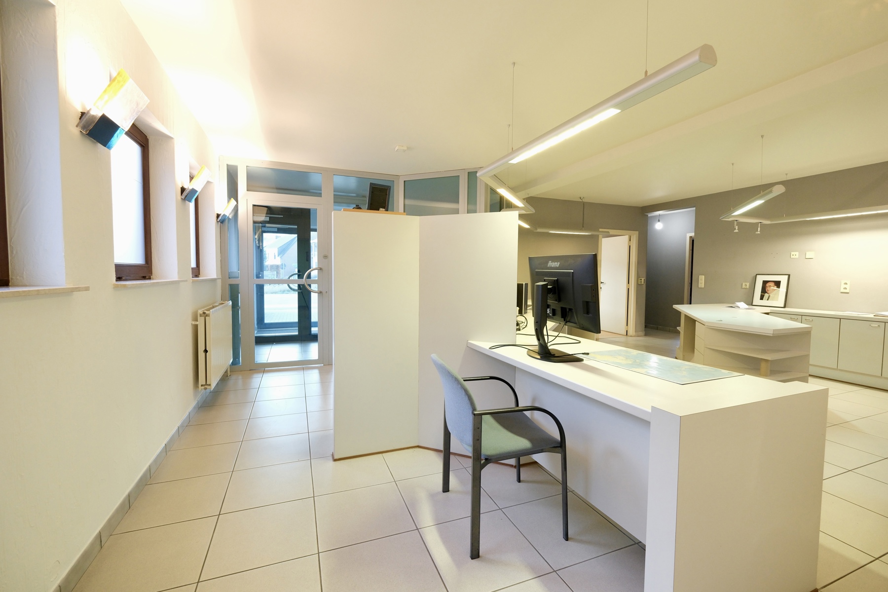 Commercieel gelijkvloers met bovenliggend appartement - foto 5