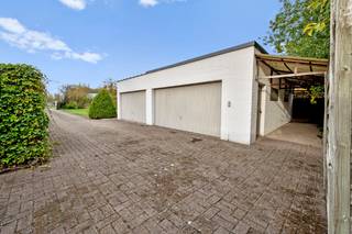 PRACHTIG   STUK GROND MET TOP LIGGING VOOR EEN OPEN BEBOUWING MET EROP STAANDE GROTE DUB GARAGE midden in de stad toch zeer rustig in doodlopende...