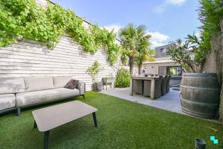 Ontdek deze prachtige, gerenoveerde woning in Lendelede, op een steenworp van het centrum waar het combineren van wonen en werken perfect mogelijk...