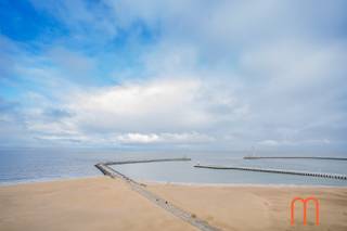 Ontdek deze exclusieve penthouse van 316 m² in de prestigieuze residentie Royal Phare in Oostende. Dankzij de unieke ligging aan de...