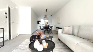 Sint Andries: prachtig nieuwbouwappartement op het eerste verdiep, in het project 'De Brosserie', gelegen op wandelafstand van het Station en de Smedenpoort en nabij alle uitvalswegen. De oplevering is voorzien voor begin 2026 (februari-maart). Voldoet aan alle nieuwste normen, bijzonder energie vriendelijk. Het appartement zelf is een ruim appartement (80 m2) met inkom, woonkamer met open keuken, badkamer, berging en 2 slaapkamers. Mogelijkheid tot bijkopen staanplaats achter het gebouw en kelderberging. Mooi terras 20m2 alsook fietsstalling achteraan. Alle plannen en lastenboek te bekijken op kantoor (nog inspraak mogelijk in afwerking). Perfect appartement voor eigen bewoning of investering (alle winkels te voet bereikbaar, gegeerde huurlocatie, gelegen op gelijkvloers!). MOGELIJKHEID TOT AANKOOP AAN 6% BTW, zowel VOOR EIGEN BEWONING als VOOR INVESTERING (bij verhuur 15 jaar, huur minstens 1050 euro/maand) ! Bel ons voor info of bezoek: 050/70 70 00 of 0475/812 810. (Foto's in bijlage van modelappartement)