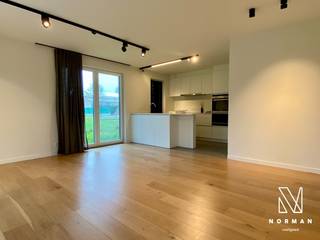 Dit gebouw dateert van 2020 en ligt in het centrum van Zwevegem maar heeft vooral een zeer rustige ligging.Het appartement is gelijkvloers gelegen en...