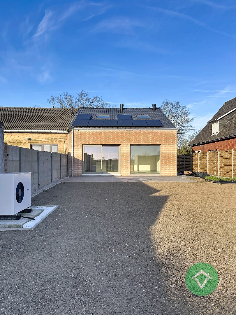 Volledig nieuwe woning met 4 slaapkamers en diepe tuin te Wijnendale - foto 2