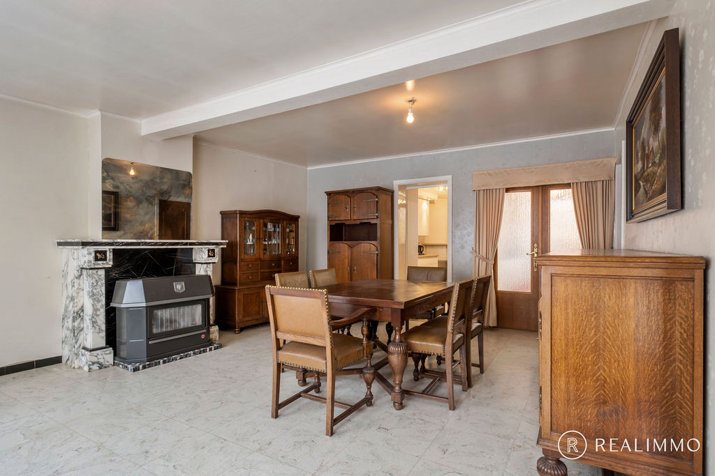 Stevige te renoveren woning in hartje Zwevegem! - foto 5