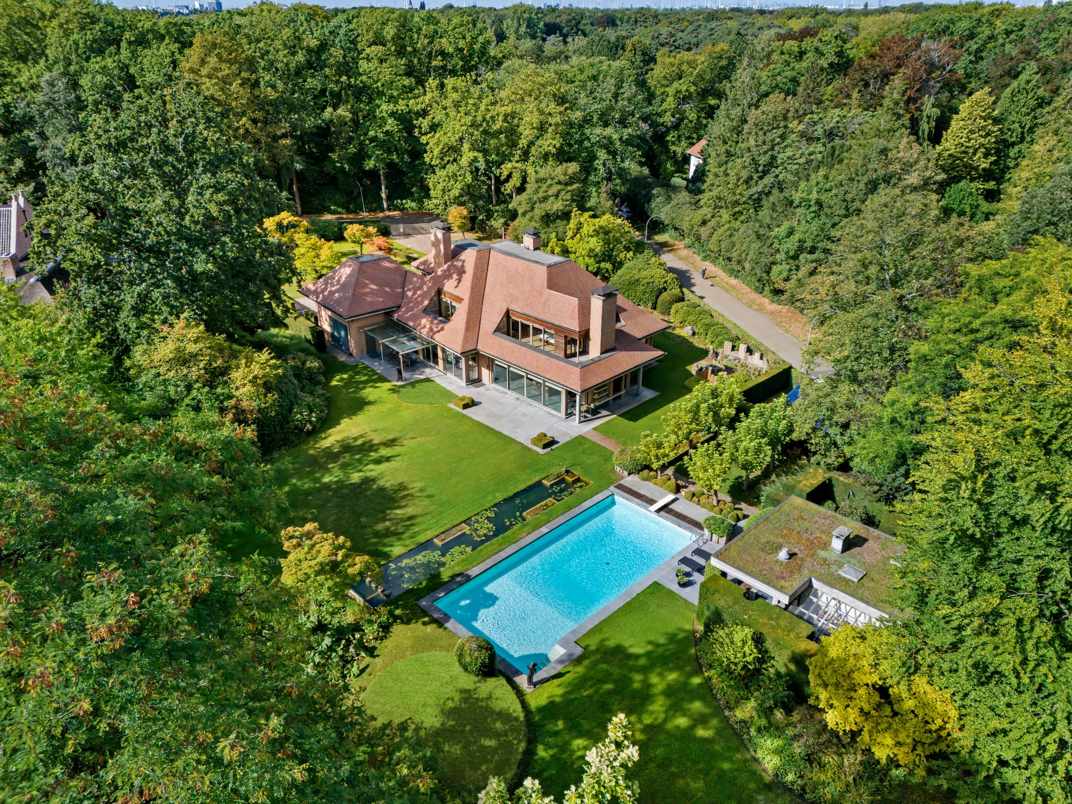 Exclusieve villa met zwembad op toplocatie - foto 1