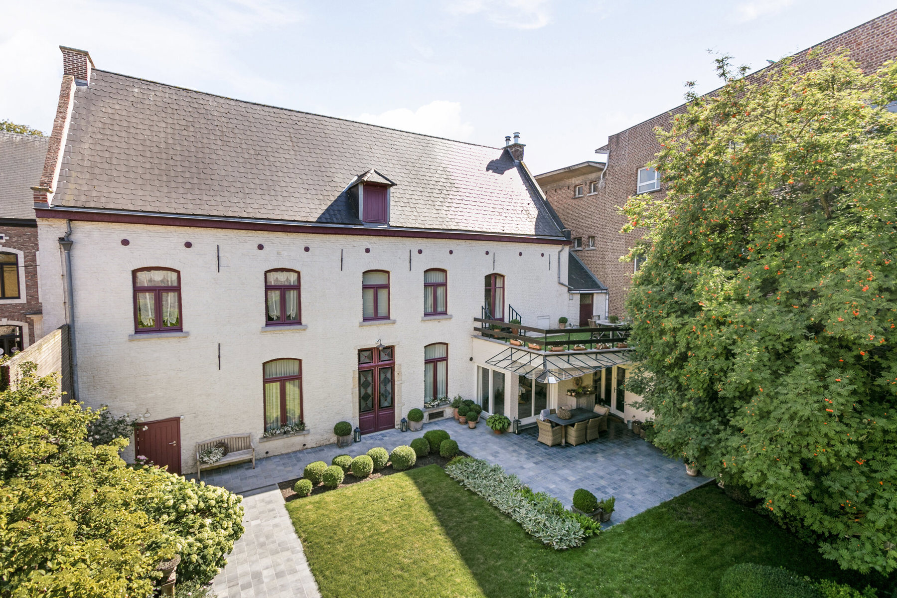 Centraal gelegen herenwoning met 2 staanplaatsen - foto 3