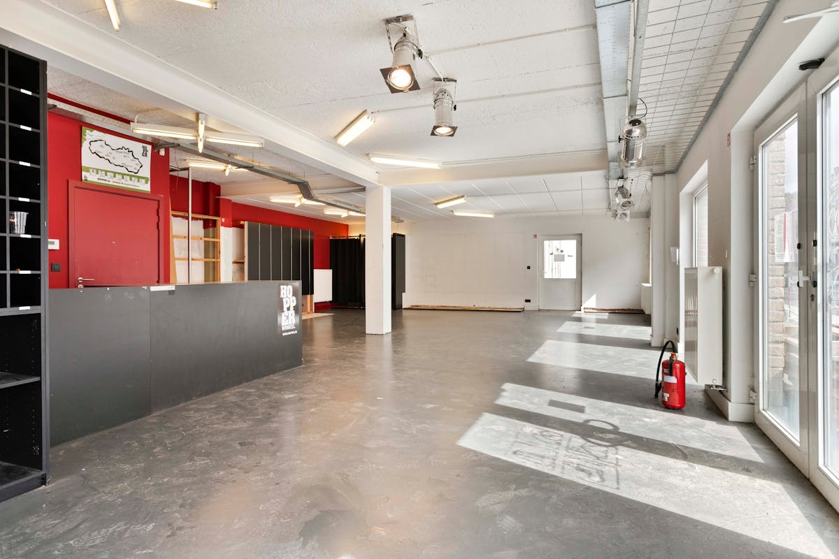 Propriété commerciale avec maison à louer à Harelbeke - photo 2