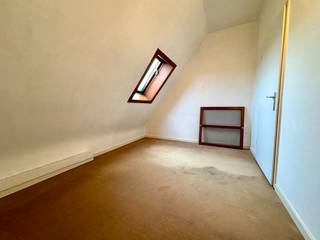 Deze ruime villa is energiezuinig met een EPC van 197 (B-label) door de aanwezigheid van zonnepanelen, spouwmuurisolatie, dakisolatie en...