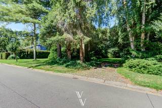 Deze bouwgrond is gelegen in een zeer rustige wijk te Pulderbos, doch op wandel- en fietsafstand van het centrum, bushalte,..<br /><br />De totale oppervlakte bedraagt 928m², een ideale grote voor een mooie ruime woning met tuin. Achteraan geniet je van een open zicht op een weide. <br />De breedte van de grond is 17.50 en de diepte is 47m. <br />Achteraan op het perceel mag er een bijgebouw gezet worden van maximum 75m². <br /><br />Voor meer info neem contact op nel@vanbredavastgoed.be - 03/866 26 73