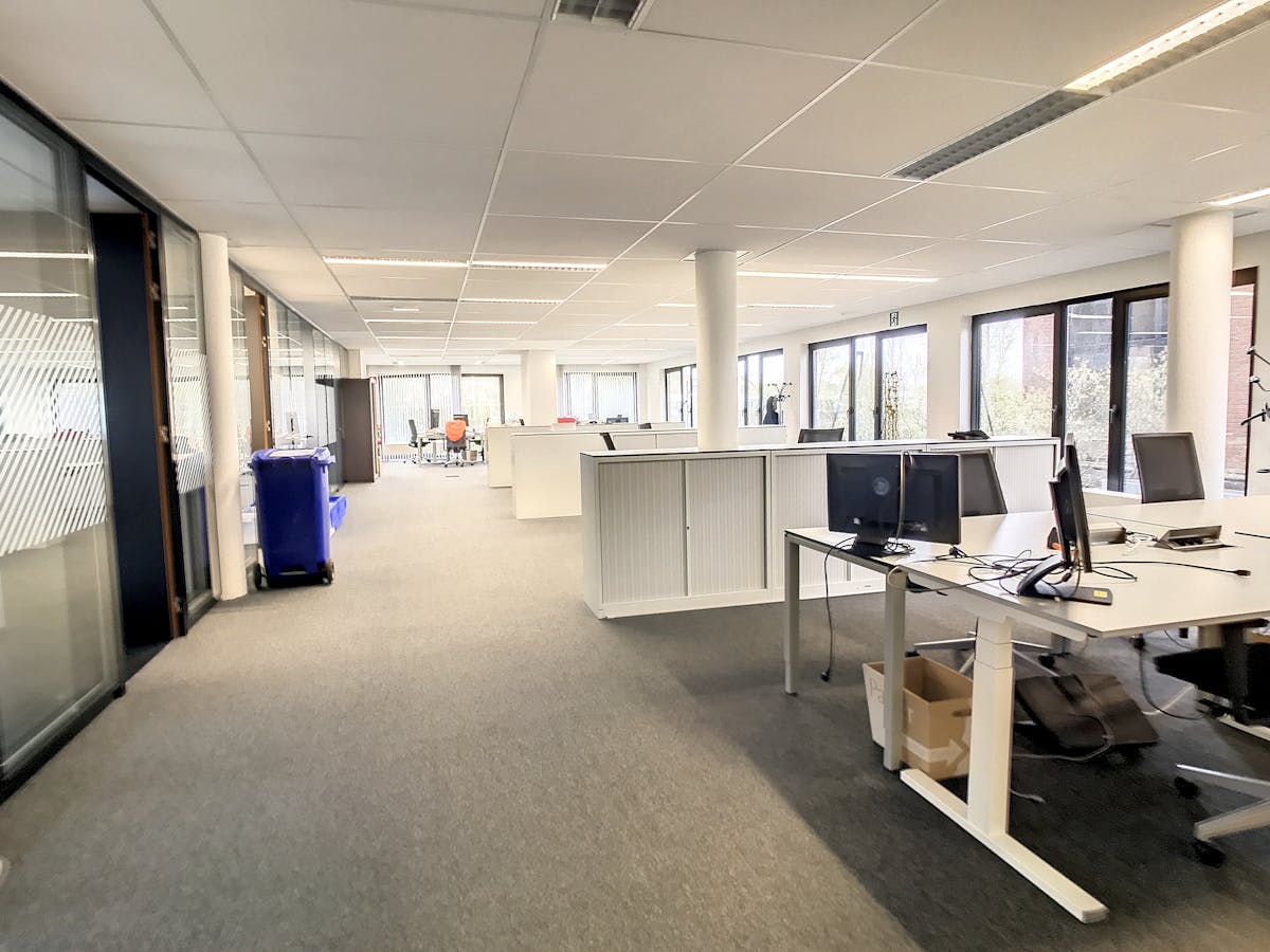 Kantoor te koop van ca. 471 m² in Roeselare - foto 2