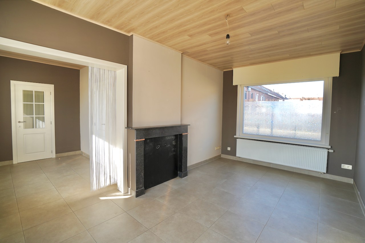 Zeer ruim en stevig woonhuis MET garage te Rieme ! - foto 5