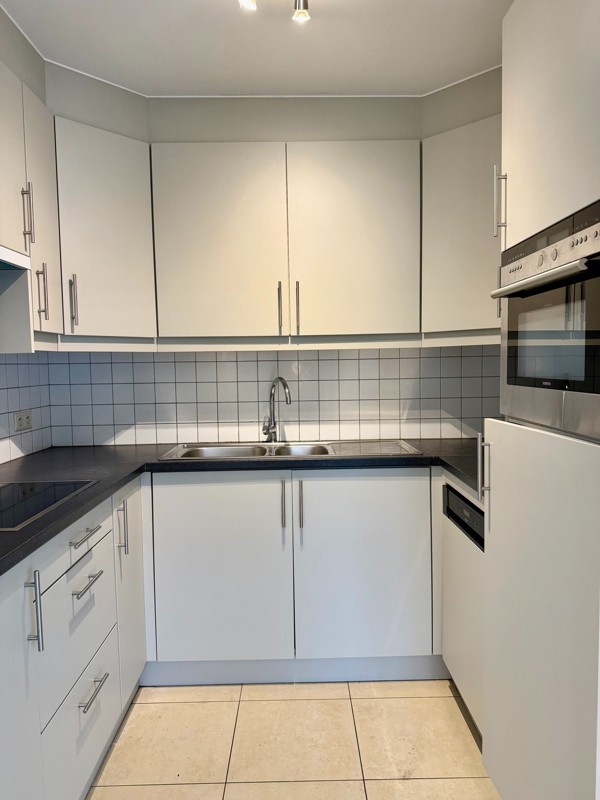 Lichtrijk appartement gelegen op de 1°V (links) met 2 slaapkamers, ruim terras en garage met automatische poort. - foto 5