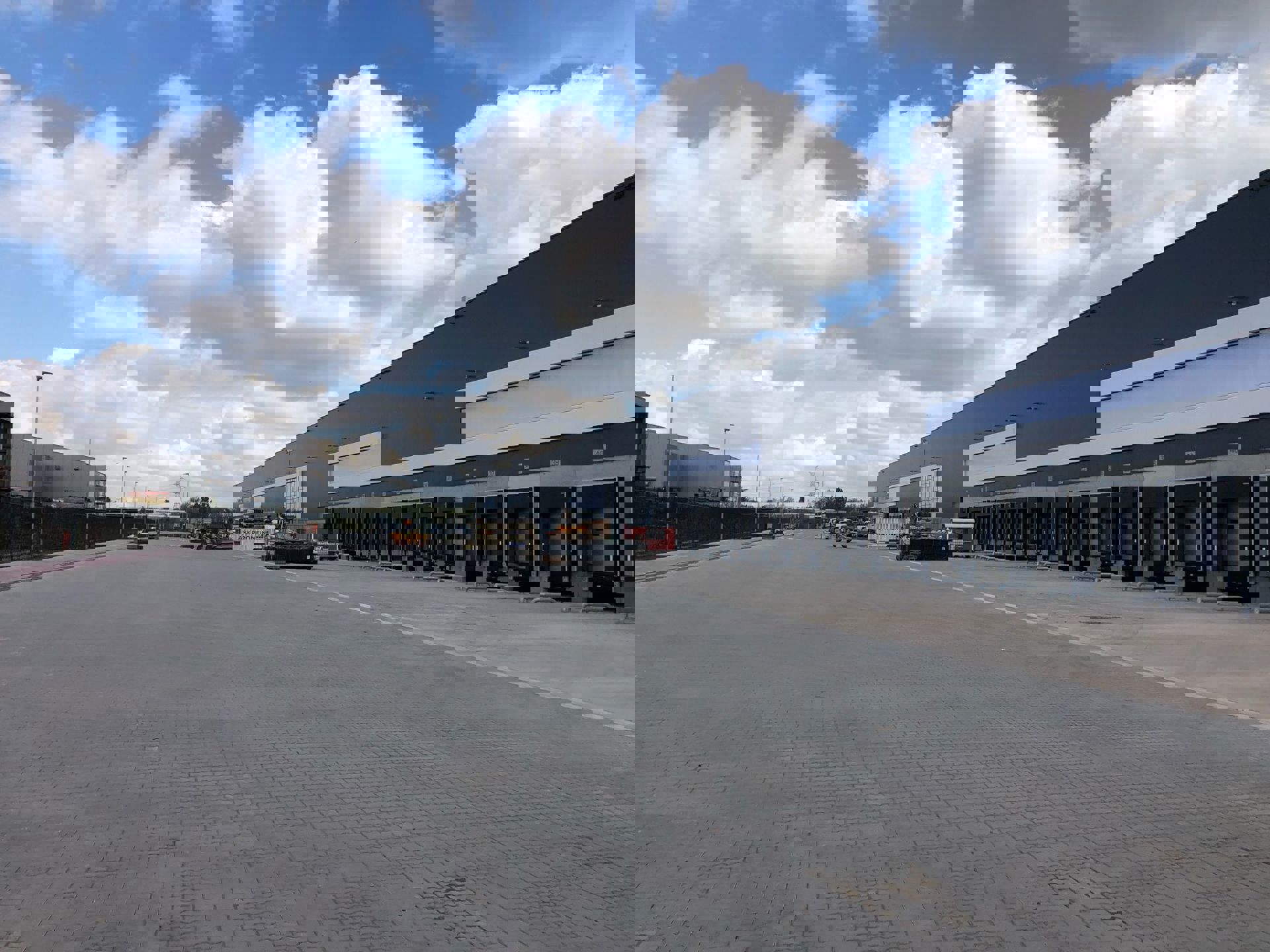 Commercial for rent in Boom - photo 4