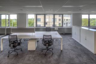 Fantastisch gelegen hoogkwalitatieve kantoren van 216 m² tot 649 m² te huur vlakbij de Woluwelaan (R22) op amper 500 m van de R0 op- en afrit 3 Zaventem-Henneaulaan met een vlotte verbinding naar de E40 en E19. Tevens vlot bereikbaar met het openbaar vervoer (station Zaventem op 2 km). De lichtrijke kantoren maken deel uit van het kwalitatieve kantoorgebouw 'Astra Gardens'. Aanwezigheid van o.a. sanitair, lift, verlichting, ... Ruime parkeermogelijkheden bij het gebouw met zowel binnen- als buitenparkeerplaatsen (ratio 1/40).<br />Contacteer PANORAMA voor bijkomende inlichtingen, plannen of een vrijblijvend bezoek 0477 09 00 09.