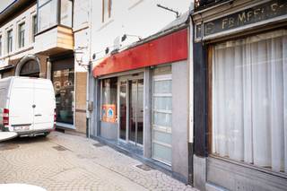 Dit handelspand is ideaal voor horecadoeleinden en bevindt zich op een toplocatie in een winkel- en wandelstraat, in het centrum van Tienen.Het pand...
