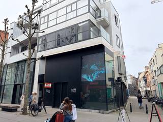 HANDELSHUUR: commercieel hoekpand met veel etalage op AAA-ligging in de Koning Albertstraat HasseltMet een gevelbreedte van 10 meter zijdens de...