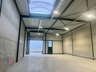290 m² Nieuwbouw KMO-unit te huur.Uitstekend gelegen met een vlotte aansluiting op de belangrijkste verkeersaders E313 (Hasselt-Oost),  en een...
