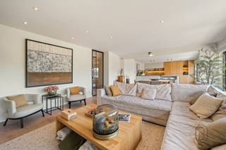 Beautifully located exclusive penthouse with 3 bedrooms and 2 bathrooms, right in the city center, near Baron Casier Park and within walking...