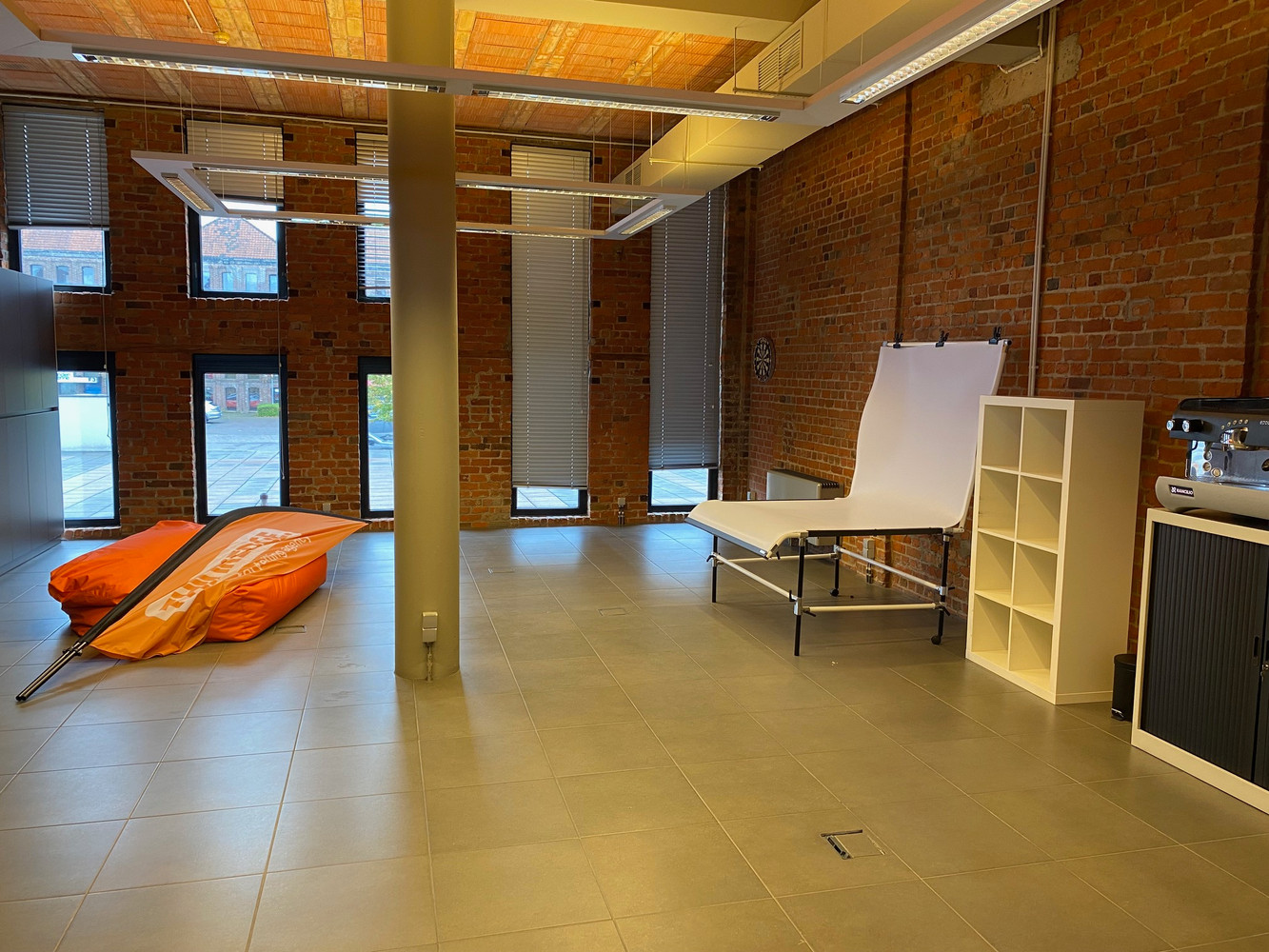 Kantoor ca. 150 m² gelegen op het Pottelberg bedrijvencentrum. - foto 4