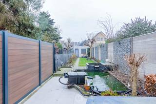 Deze instapklare stadswoning biedt een mooie combinatie van ruimte, comfort en een centrale ligging. Bij het betreden van de woning kom je binnen...