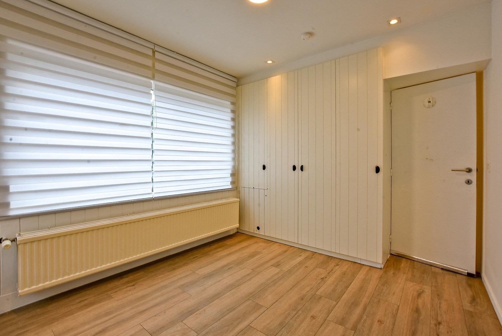 Halfopen bebouwing met mogelijkheid tot 7 slaapkamers, 2 badkamers en grote tuin in Aalter - foto 3